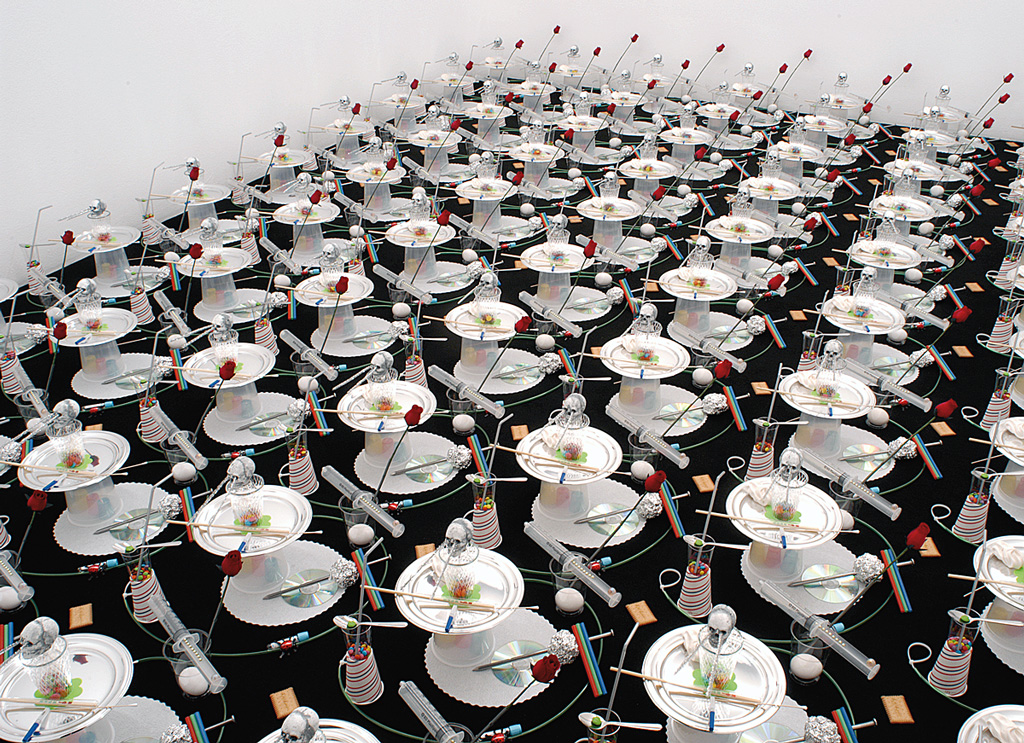 Pattern - Vanité 2b, 2003 – installation, objets divers / installation, sundry objects – 400 x 500 cm.